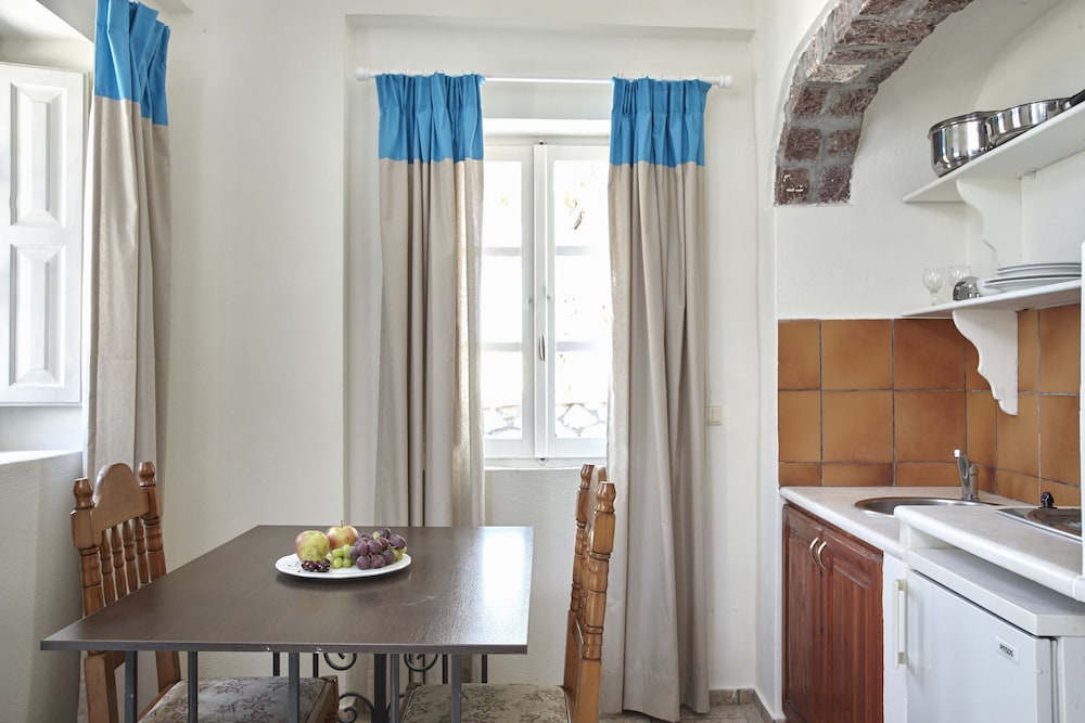 Terra Blue Santorini — Hotel rooms in Kamari, South Aegean