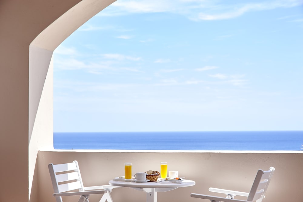 Terra Blue Santorini — Hotel rooms in Kamari, South Aegean