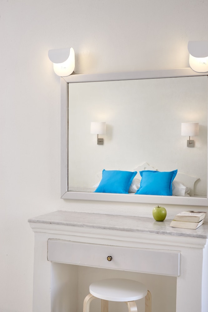 Terra Blue Santorini — Hotel rooms in Kamari, South Aegean
