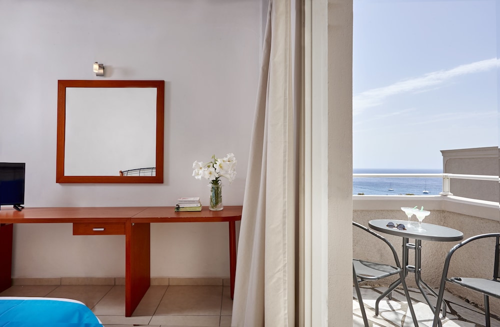 Terra Blue Santorini — Hotel rooms in Kamari, South Aegean