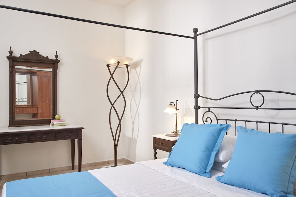 Terra Blue Santorini — Hotel rooms in Kamari, South Aegean