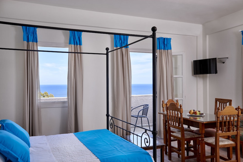 Terra Blue Santorini — Hotel rooms in Kamari, South Aegean