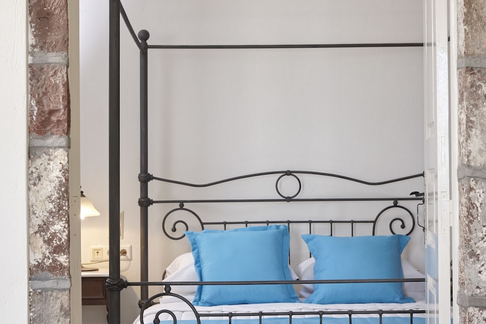 Terra Blue Santorini — Hotel rooms in Kamari, South Aegean