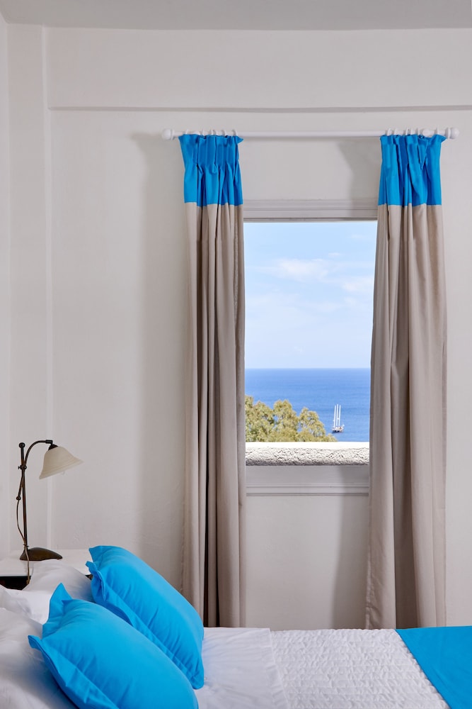 Terra Blue Santorini — Hotel rooms in Kamari, South Aegean