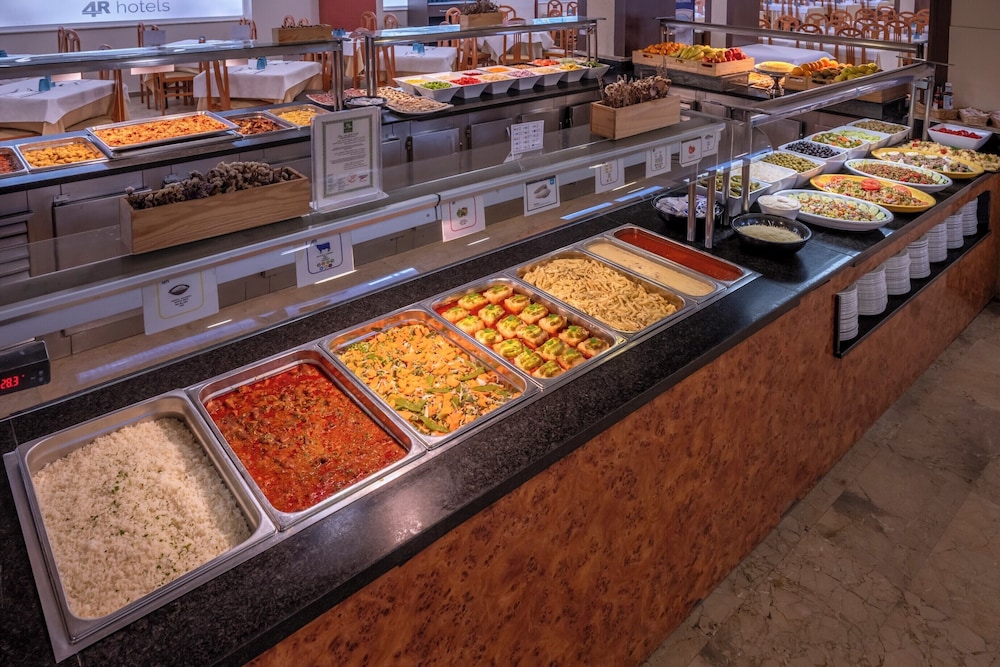 4R Salou Park Resort II — Restaurant & bars in Salou, Catalonia