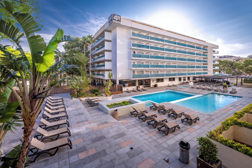 4R Salou Park Resort II — Hotel building in Salou, Catalonia