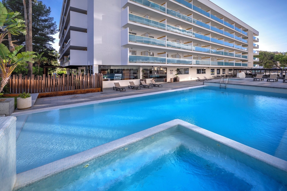 4R Salou Park Resort II — Swimming pool in Salou, Catalonia