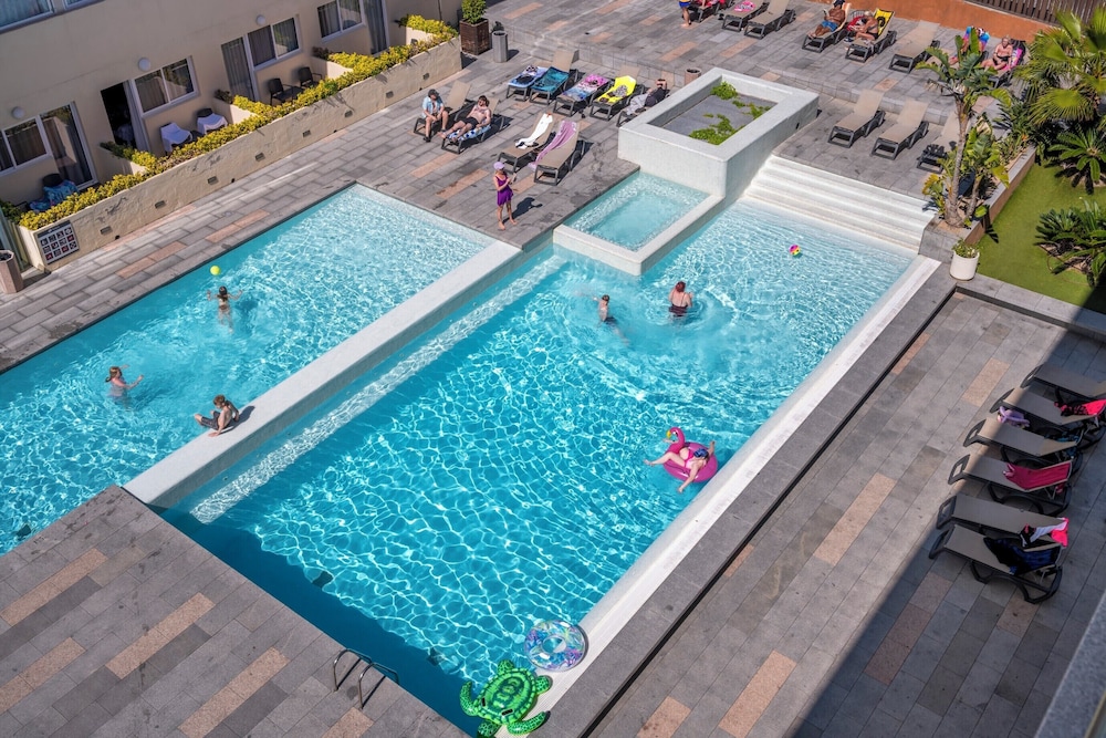 4R Salou Park Resort II — Swimming pool in Salou, Catalonia