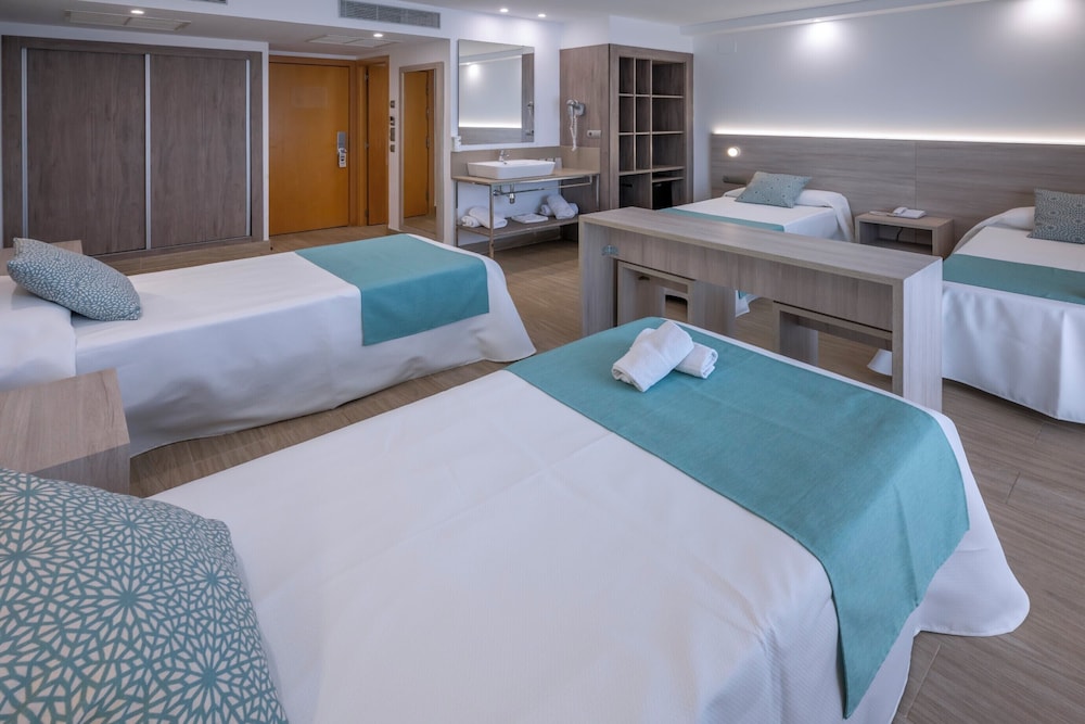 4R Salou Park Resort II — Hotel rooms in Salou, Catalonia