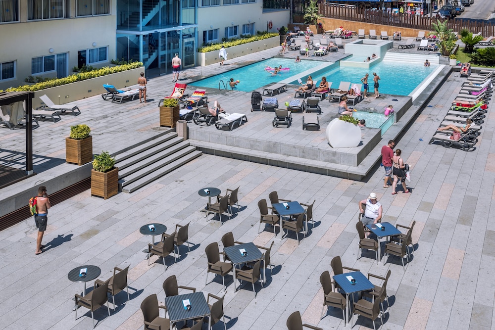 4R Salou Park Resort II — Swimming pool in Salou, Catalonia