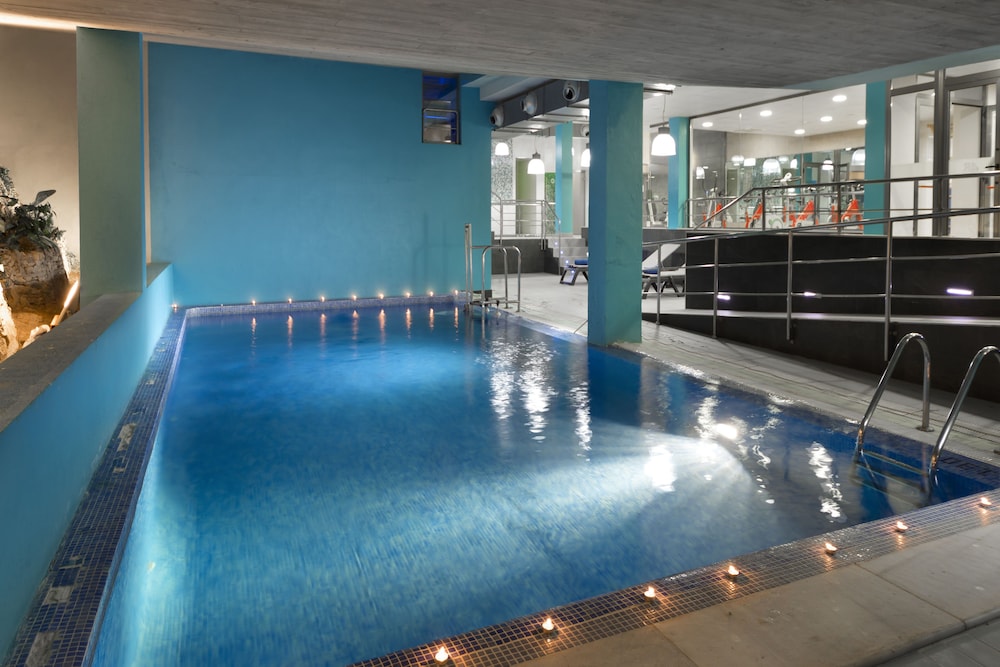 4R Salou Park Resort II — Swimming pool in Salou, Catalonia
