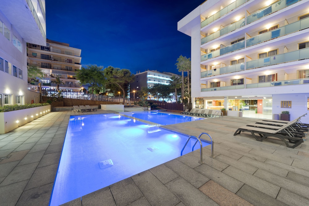 4R Salou Park Resort II — Swimming pool in Salou, Catalonia