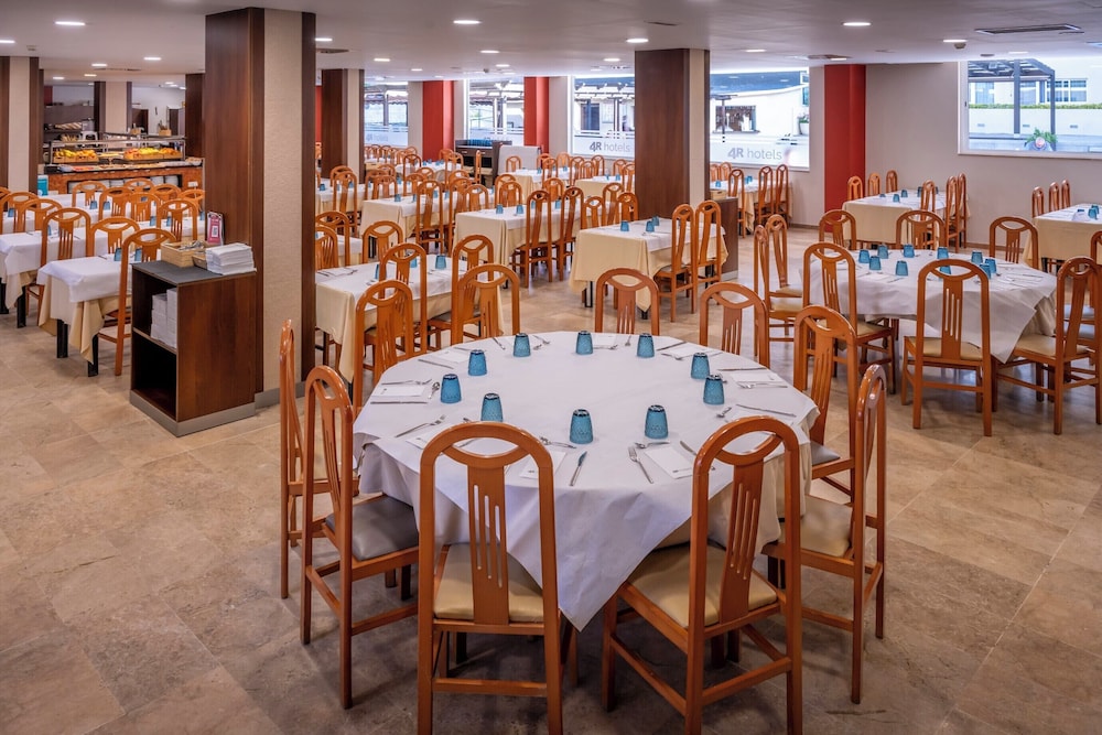 4R Salou Park Resort II — Restaurant & bars in Salou, Catalonia