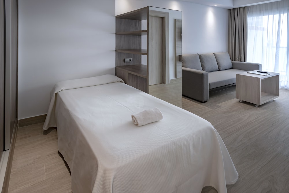 4R Salou Park Resort II — Hotel rooms in Salou, Catalonia