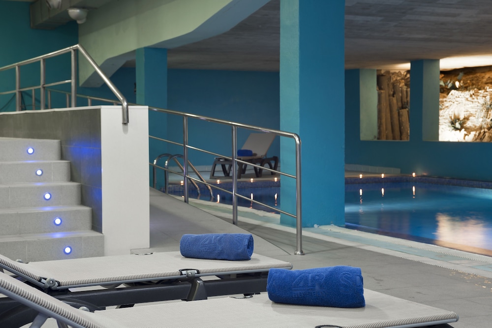 4R Salou Park Resort II — Swimming pool in Salou, Catalonia