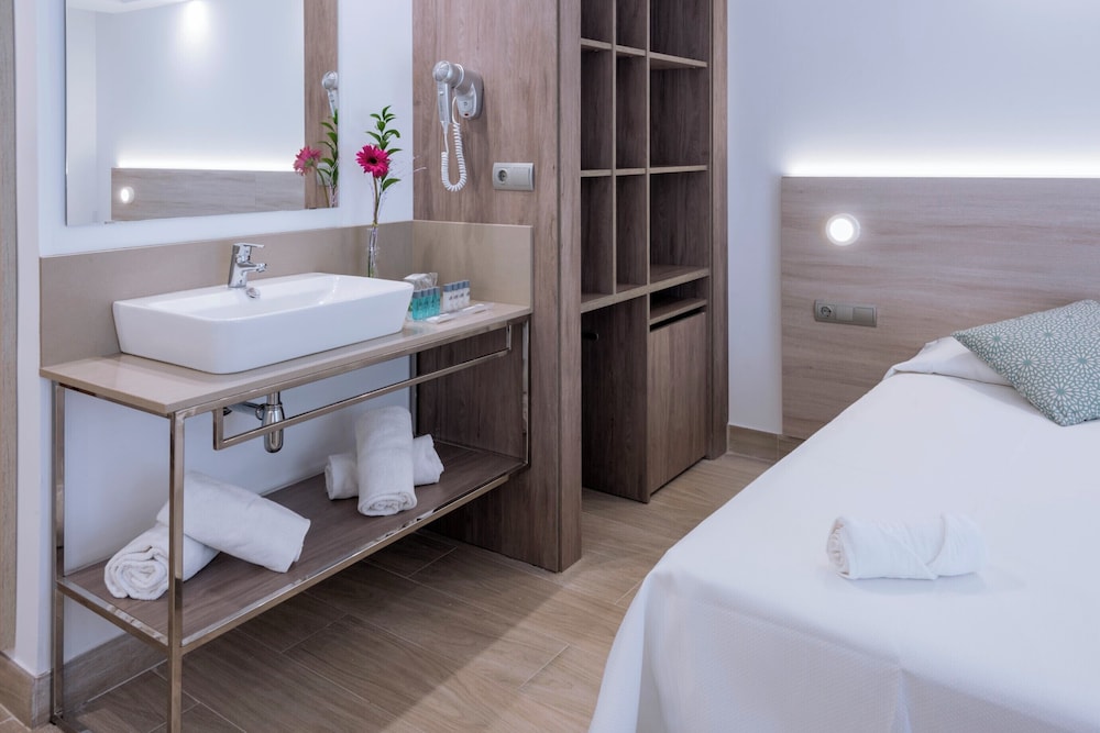 4R Salou Park Resort II — Hotel rooms in Salou, Catalonia