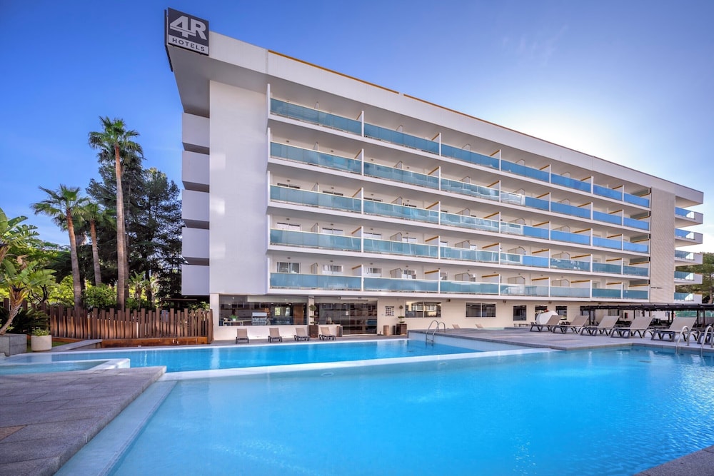 4R Salou Park Resort II — Hotel building in Salou, Catalonia