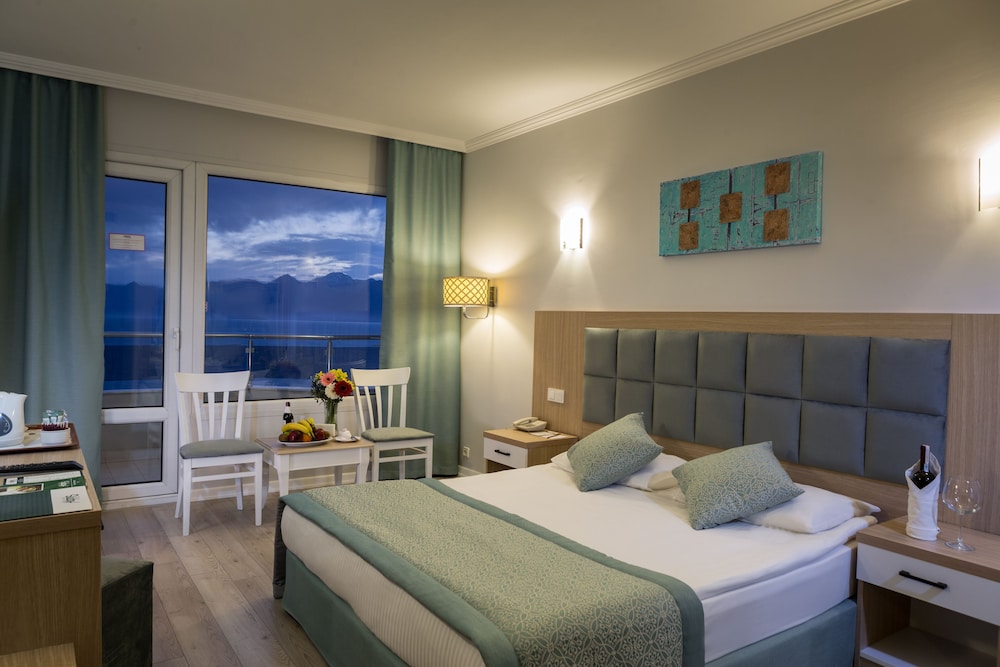 Antalya Adonis Hotel — Hotel rooms in Antalya