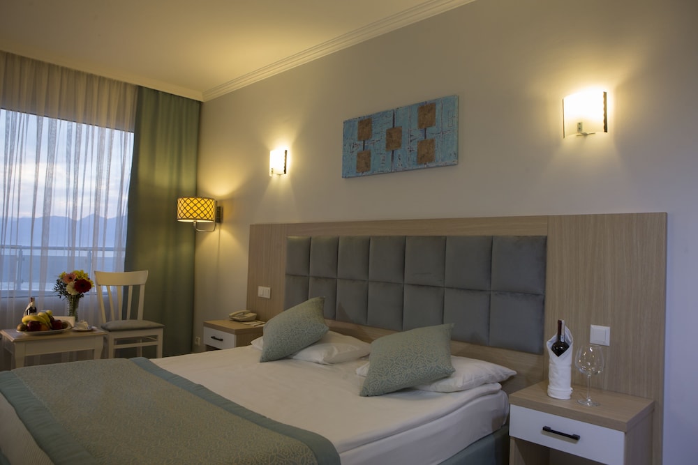 Antalya Adonis Hotel — Hotel rooms in Antalya