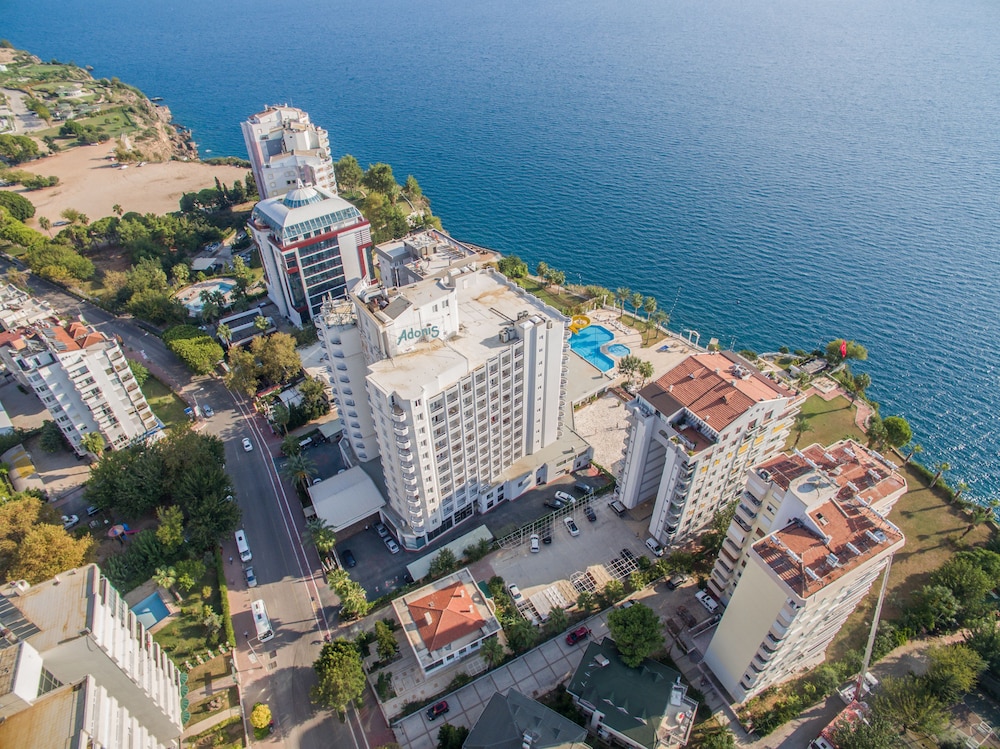 Antalya Adonis Hotel — Hotel building in Antalya