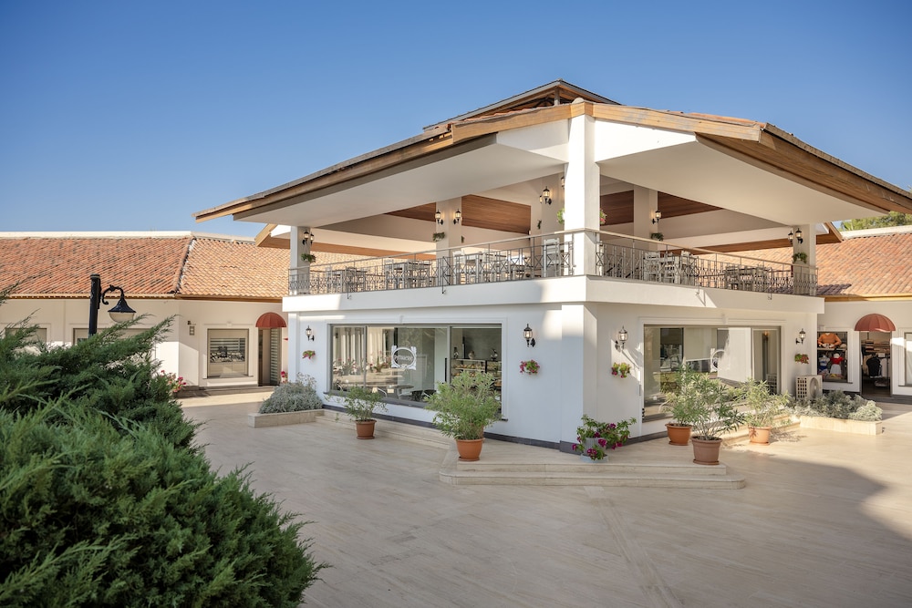 ADORA HOTEL & RESORT - All inclusive — Outdoor in Belek