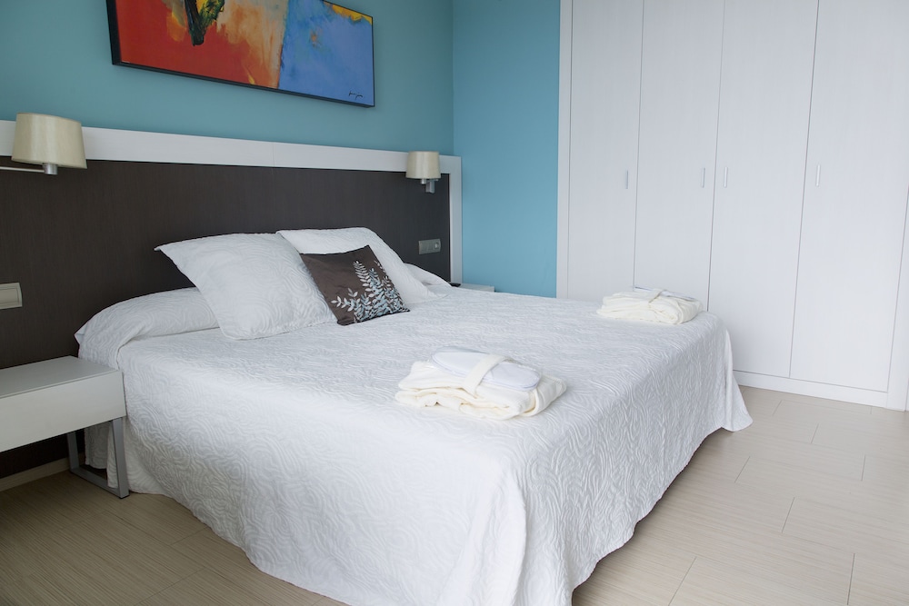 Hotel GHT Oasis Park & SPA — Hotel rooms in Lloret de Mar, Catalonia
