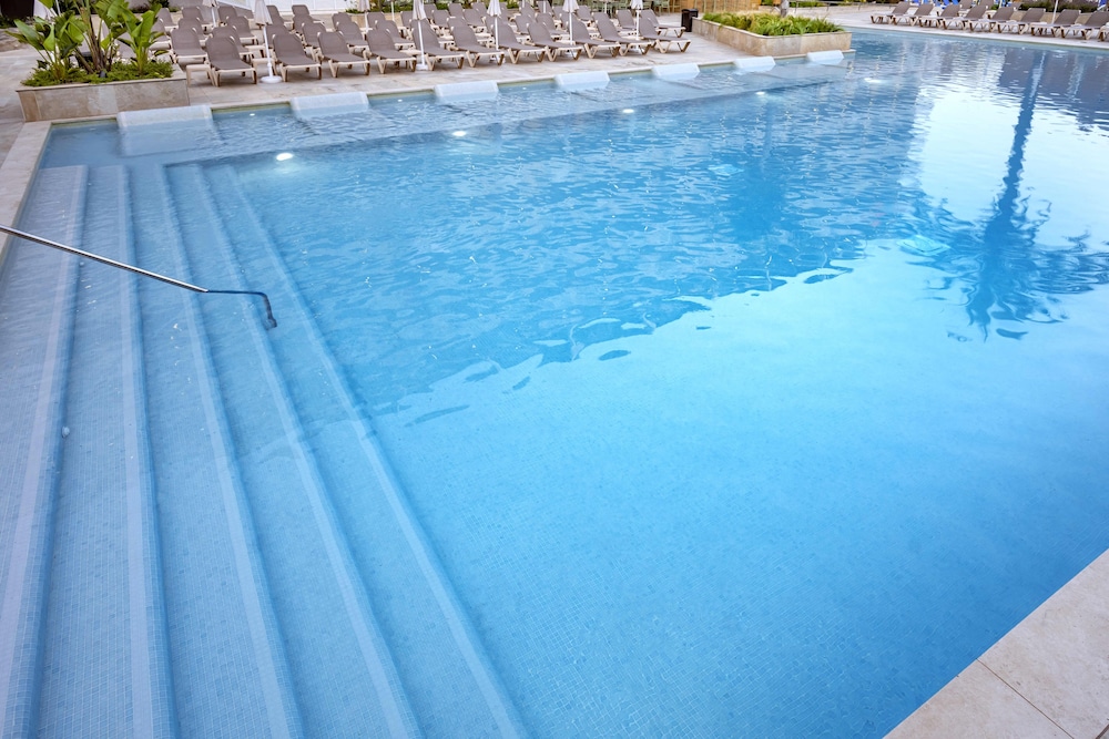 Hotel GHT Oasis Park & SPA — Swimming pool in Lloret de Mar, Catalonia