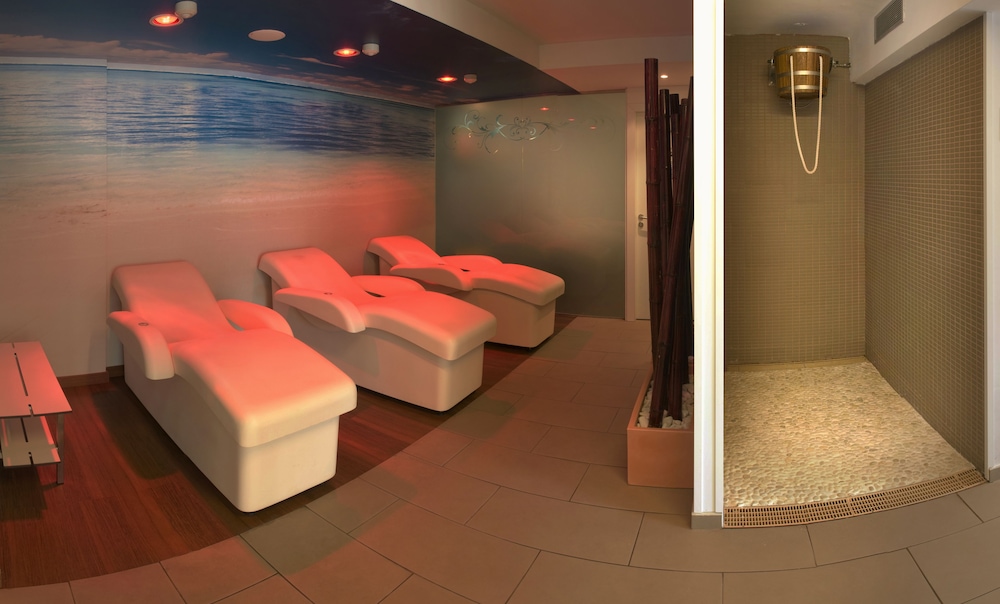 Hotel GHT Oasis Park & SPA — Spa in Lloret de Mar, Catalonia