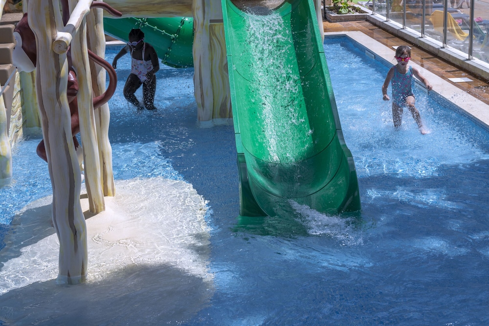 Hotel GHT Oasis Park & SPA — Attractions for children in Lloret de Mar, Catalonia