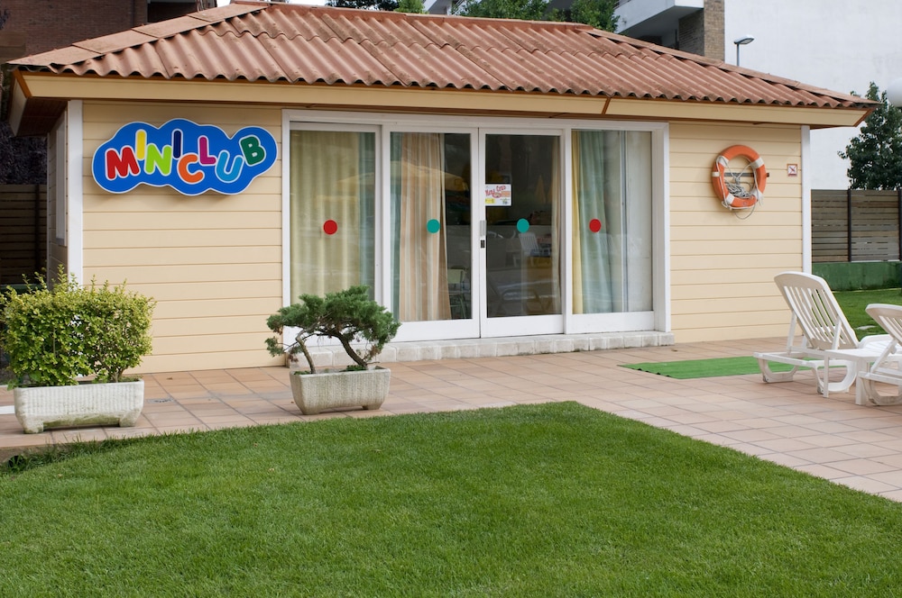Hotel GHT Oasis Park & SPA — Attractions for children in Lloret de Mar, Catalonia