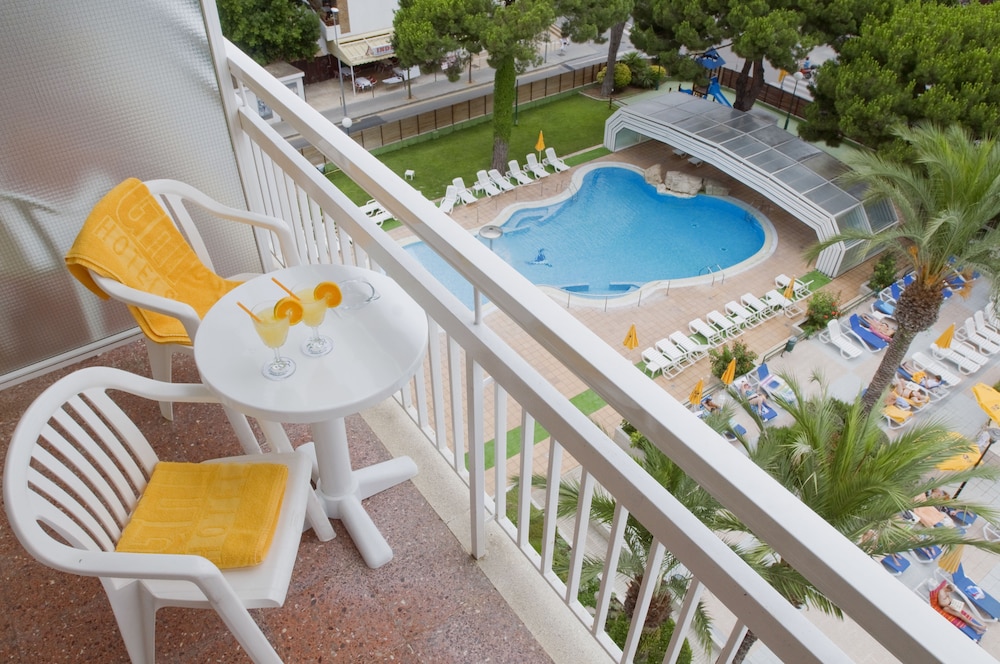 Hotel GHT Oasis Park & SPA — Swimming pool in Lloret de Mar, Catalonia
