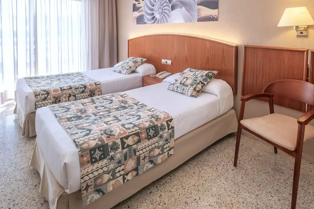 Hotel GHT Oasis Park & SPA — Hotel rooms in Lloret de Mar, Catalonia