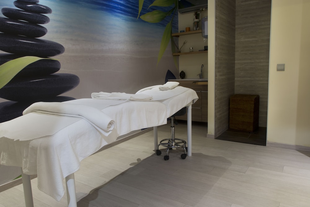 Hotel GHT Oasis Park & SPA — Spa in Lloret de Mar, Catalonia