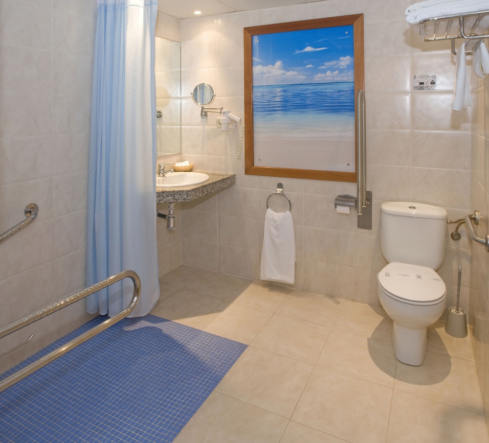 Hotel GHT Oasis Park & SPA — Hotel rooms in Lloret de Mar, Catalonia