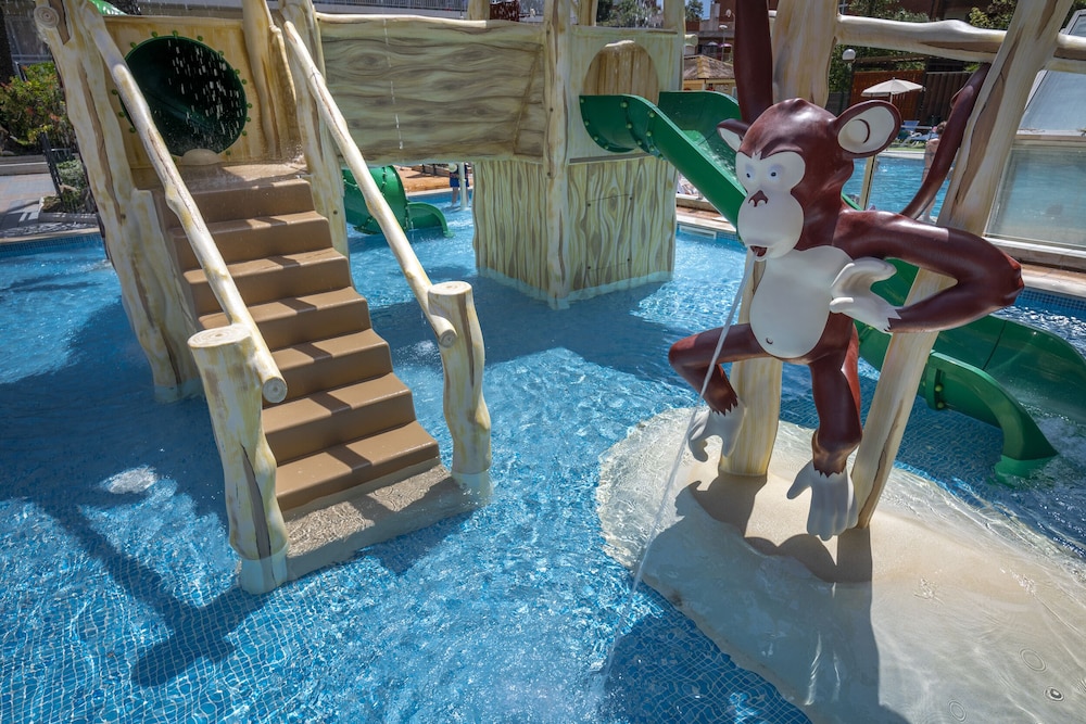 Hotel GHT Oasis Park & SPA — Attractions for children in Lloret de Mar, Catalonia