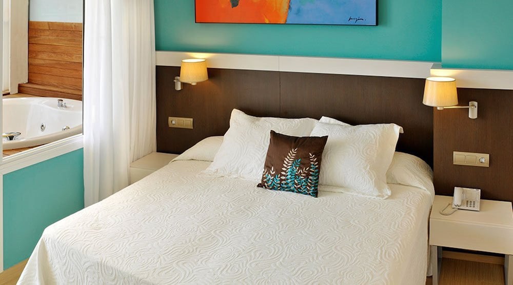 Hotel GHT Oasis Park & SPA — Hotel rooms in Lloret de Mar, Catalonia