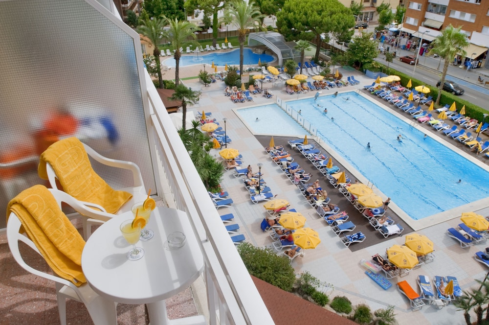 Hotel GHT Oasis Park & SPA — Swimming pool in Lloret de Mar, Catalonia