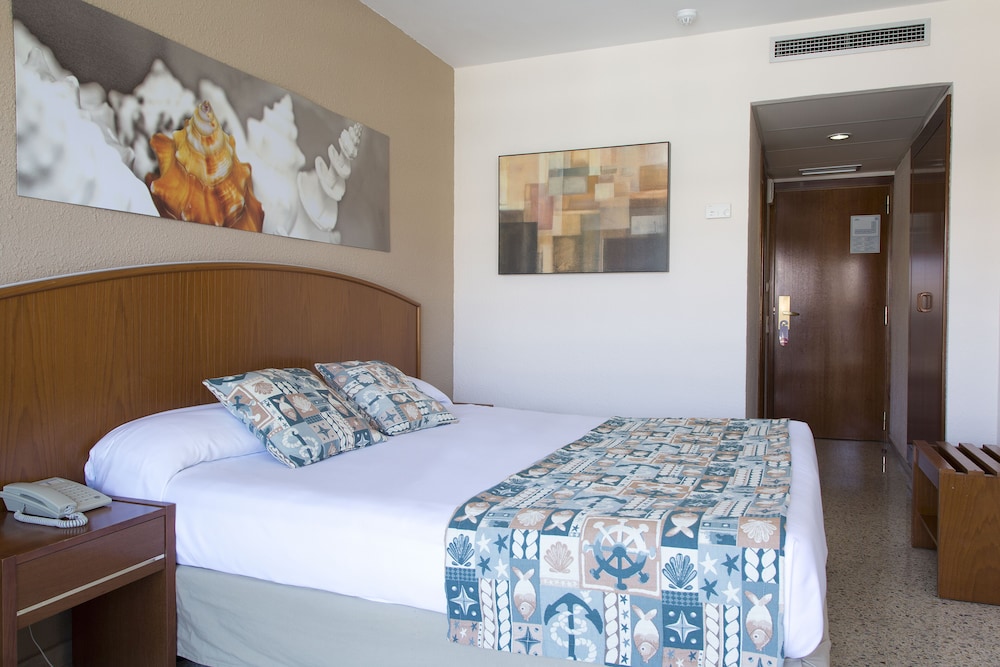 Hotel GHT Oasis Park & SPA — Hotel rooms in Lloret de Mar, Catalonia