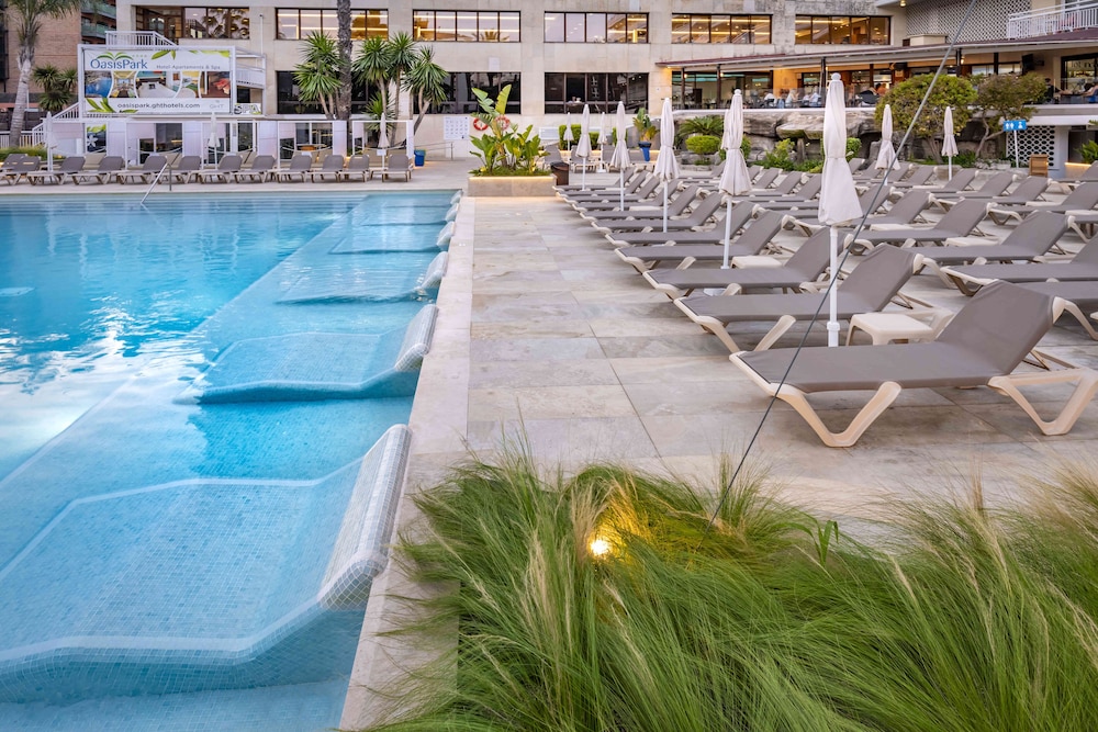 Hotel GHT Oasis Park & SPA — Swimming pool in Lloret de Mar, Catalonia