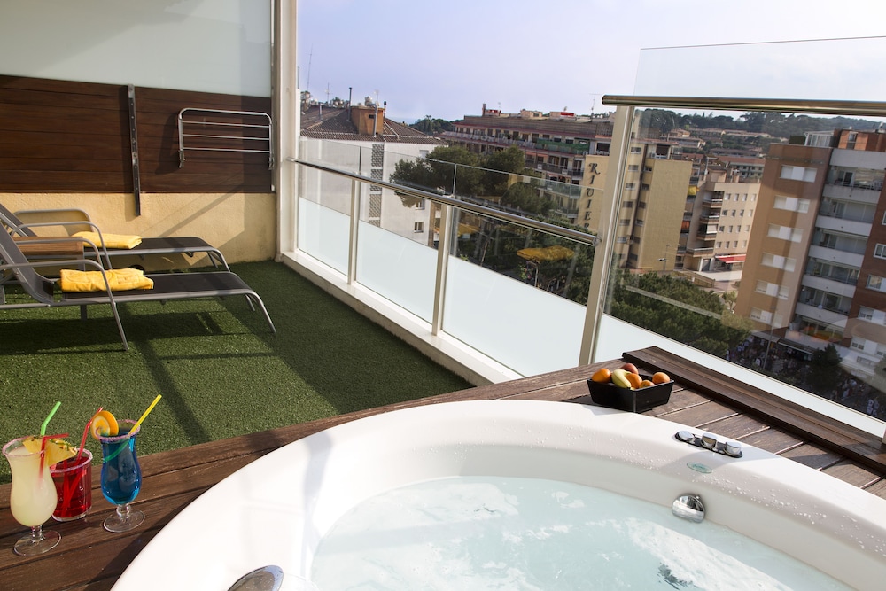 Hotel GHT Oasis Park & SPA — Spa in Lloret de Mar, Catalonia