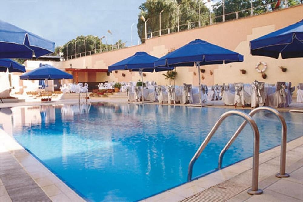 Akgun Istanbul Hotel, WorldHotels Crafted — Swimming pool in Istanbul, Istanbul
