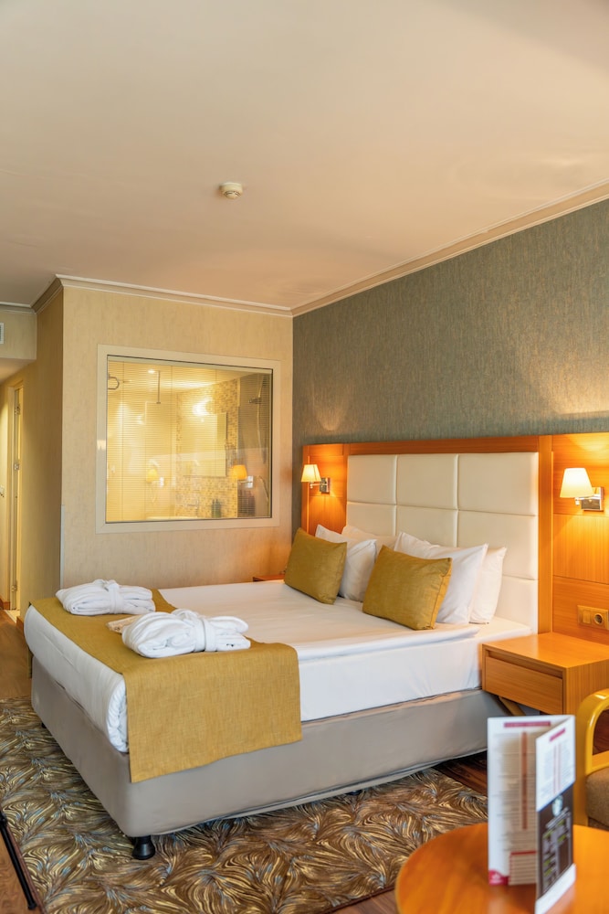 Akgun Istanbul Hotel, WorldHotels Crafted — Hotel rooms in Istanbul, Istanbul