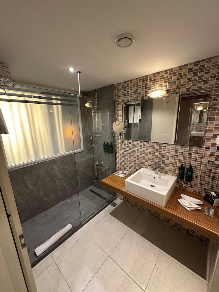 Akgun Istanbul Hotel, WorldHotels Crafted — Hotel rooms in Istanbul, Istanbul