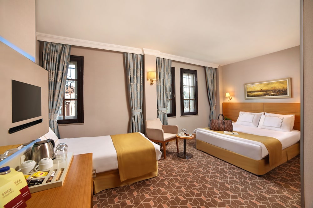 Almina Hotel - Special Class — Hotel rooms in Istanbul, Istanbul