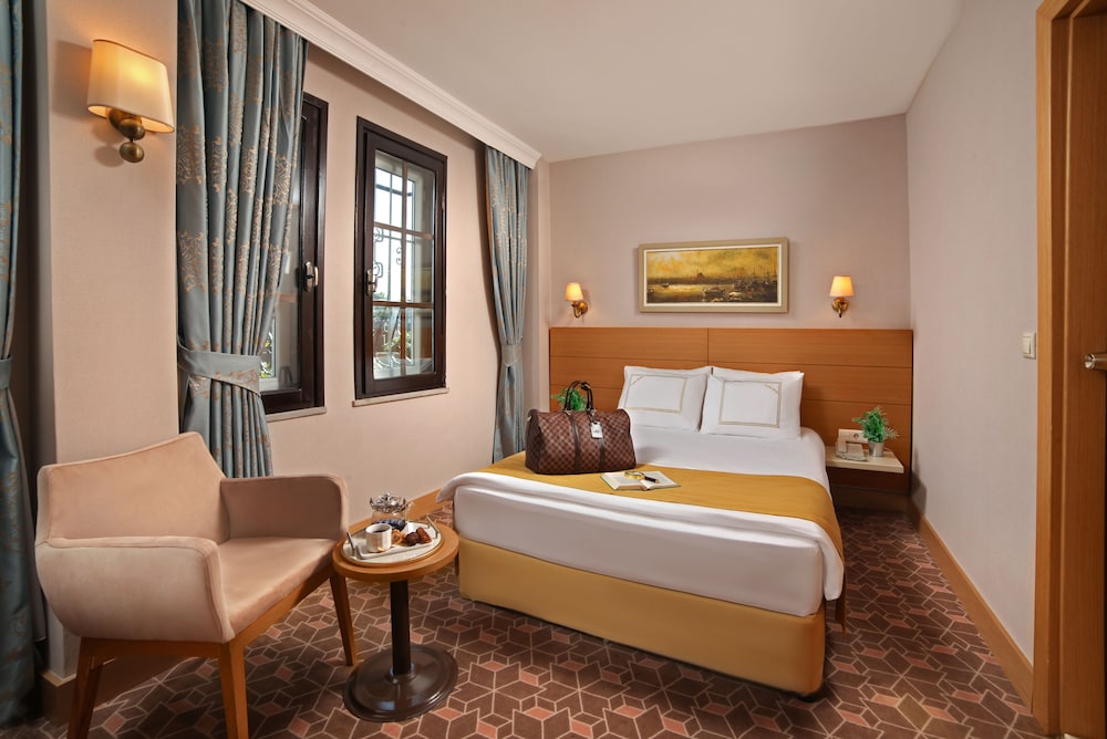 Almina Hotel - Special Class — Hotel rooms in Istanbul, Istanbul