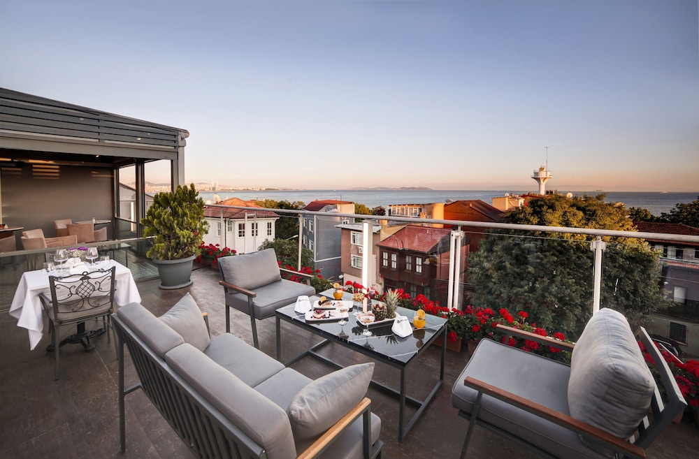 Almina Hotel - Special Class — Restaurant & bars in Istanbul, Istanbul