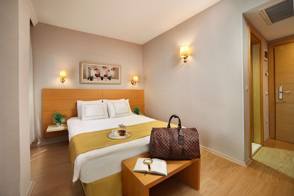 Almina Hotel - Special Class — Hotel rooms in Istanbul, Istanbul