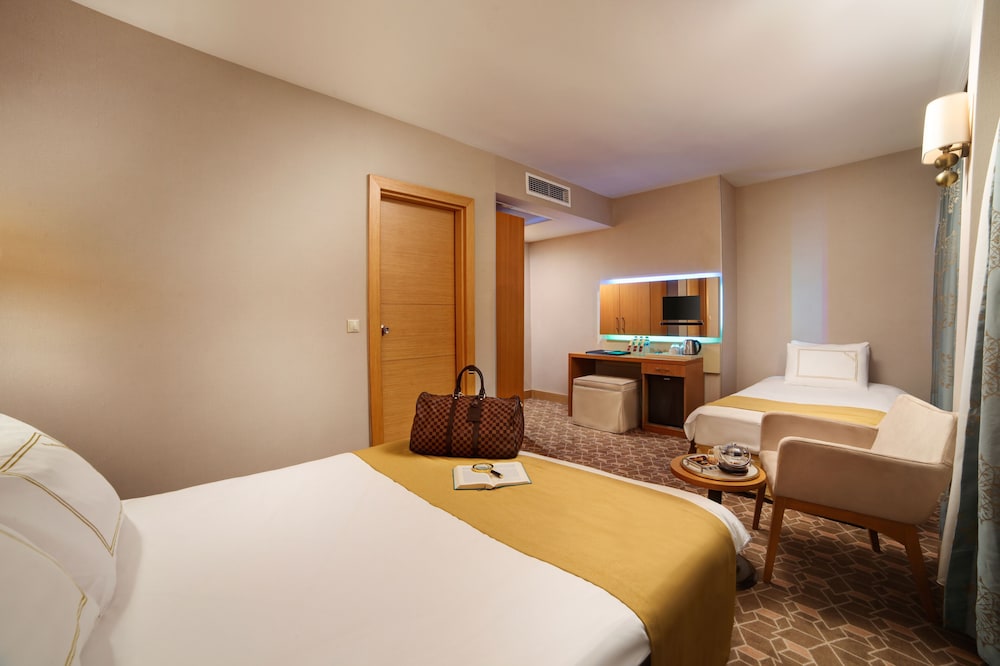 Almina Hotel - Special Class — Hotel rooms in Istanbul, Istanbul
