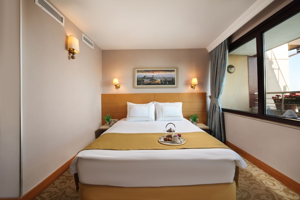 Almina Hotel - Special Class — Hotel rooms in Istanbul, Istanbul