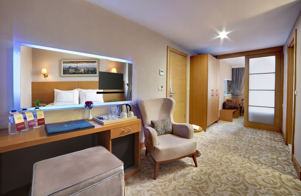 Almina Hotel - Special Class — Hotel rooms in Istanbul, Istanbul